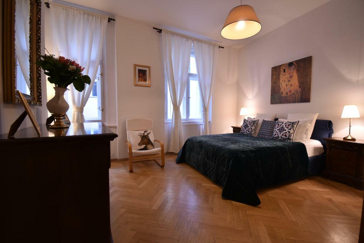 Apartament Cozy Flat By The Astronomical Clock Praga Zewnętrze zdjęcie